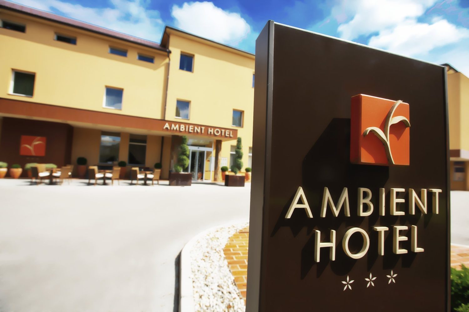 V Hotelu Ambient Domžale na promociji knjige Nade Mulej