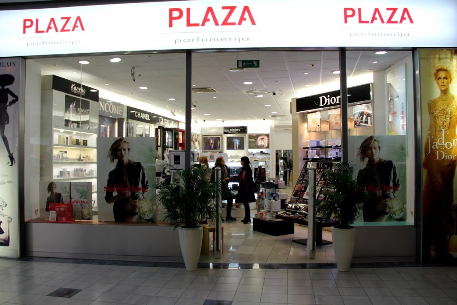 V parfumeriji Plaza v Intersparu Vič Ljubljana